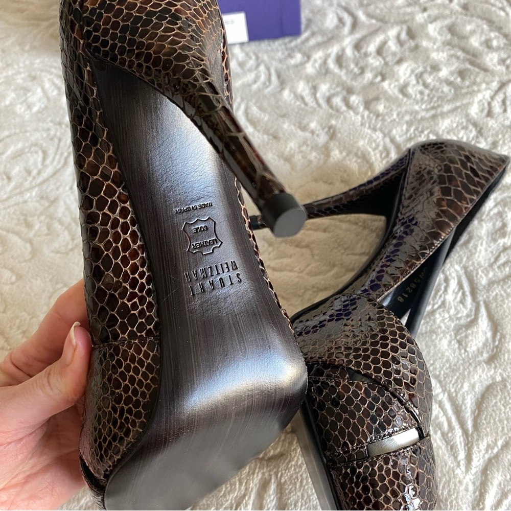 Stuart Weitzman Dresser Pump - Picture 7 of 8